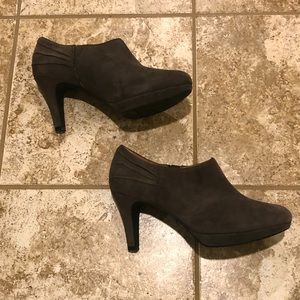Clarks brown suede heels